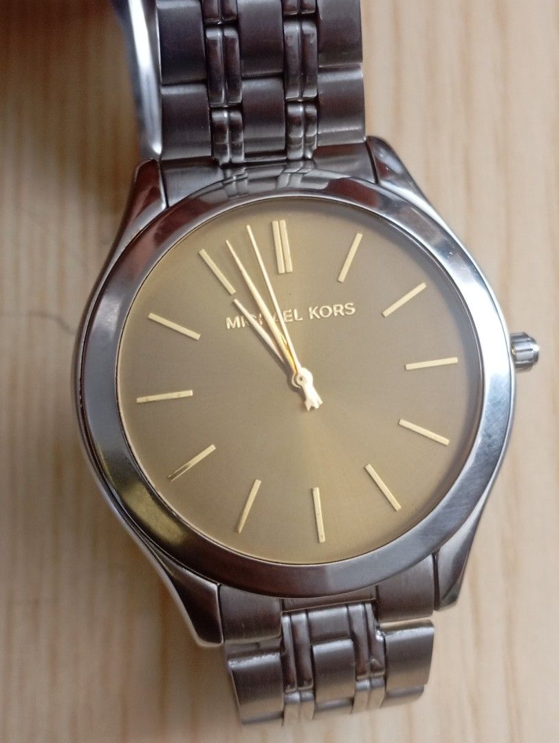 Michael kors (Category: Men's Watches) located in Las Pinas. Submitted by quick_deals_great_finds2 (Listing ID 1468300369, Image 1). Description: Original good working condition 42mm large fits wrist 7 inches Quartz with battery.