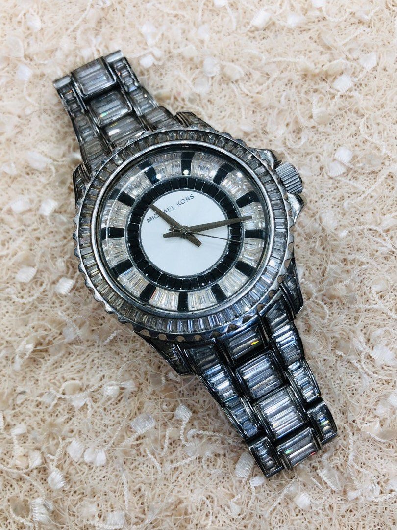 Michael Kors (Category: Women's Watches) located in Cavite. Submitted by onstuffs_19 (Listing ID 1468465383, Image 3). Description: .