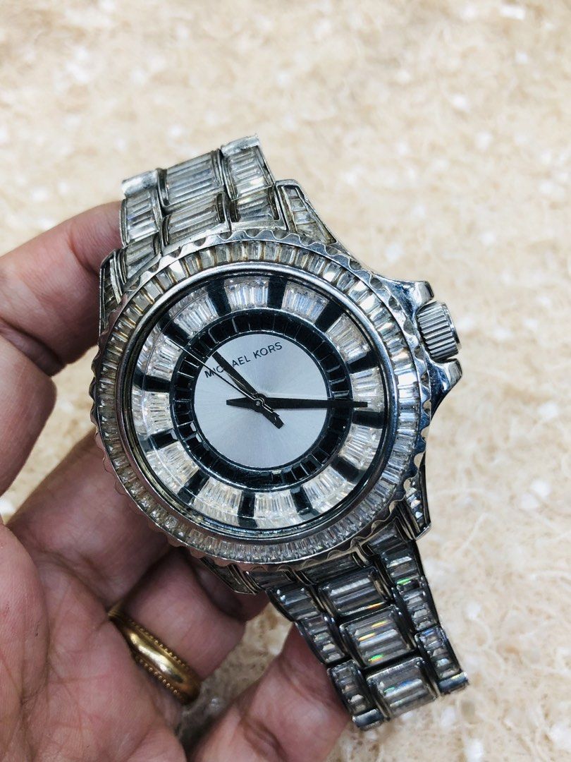Michael Kors (Category: Women's Watches) located in Cavite. Submitted by onstuffs_19 (Listing ID 1468465383, Image 2). Description: .