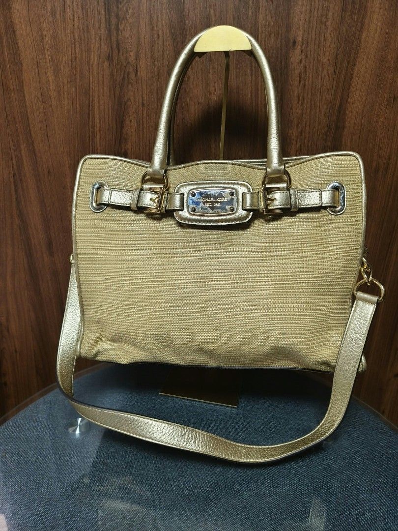 Michael Kors Hamilton Large E/W Tote Bag (Category: Tote Bags) located in Baguio. Submitted by luxuryvaultbagsandfashion (Listing ID 1468461869, Image 2). Description: ✨👜Michael Kors Hamilton Large E/W Tote Bag👜✨ Elevate your everyday style with this luxurious and sophisticated Michael Kors Hamilton Tote. Crafted with a stunning combination of natural straw-like weave and metallic pale gold leather trim, this structured beauty features the icon