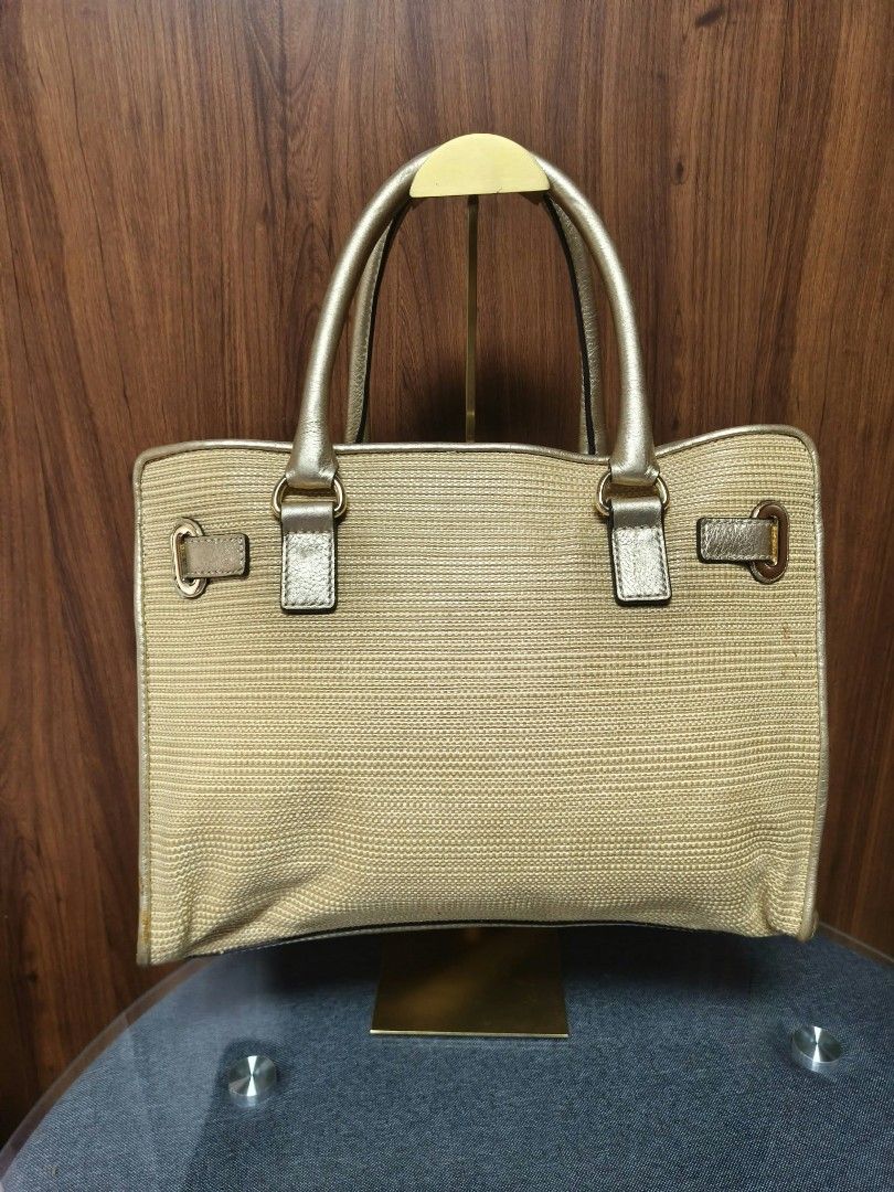 Michael Kors Hamilton Large E/W Tote Bag (Category: Tote Bags) located in Baguio. Submitted by luxuryvaultbagsandfashion (Listing ID 1468461869, Image 3). Description: ✨👜Michael Kors Hamilton Large E/W Tote Bag👜✨ Elevate your everyday style with this luxurious and sophisticated Michael Kors Hamilton Tote. Crafted with a stunning combination of natural straw-like weave and metallic pale gold leather trim, this structured beauty features the icon