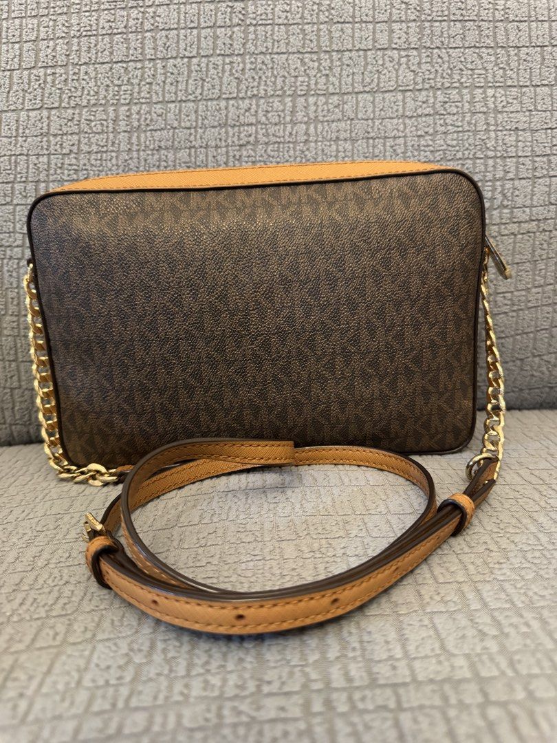 Michael Kors Jetset Crossbody Bag (Category: Luxury Bags & Wallets) located in Mandaluyong City. Submitted by axos723 (Listing ID 1468290434, Image 2). Description: ➡️Please read item description carefully below (click read more 👇) ➡️Personal Preloved ➡️Guaranteed Authentic ➡️Item is AVAILABLE ➡️1-Day Reservation only ➡️First to pay gets the item ➡️For SURE BUYERS only please. -Price:3200+ SF -Brand:Michael Kors -Color: Brown and Tan Monogram Pr