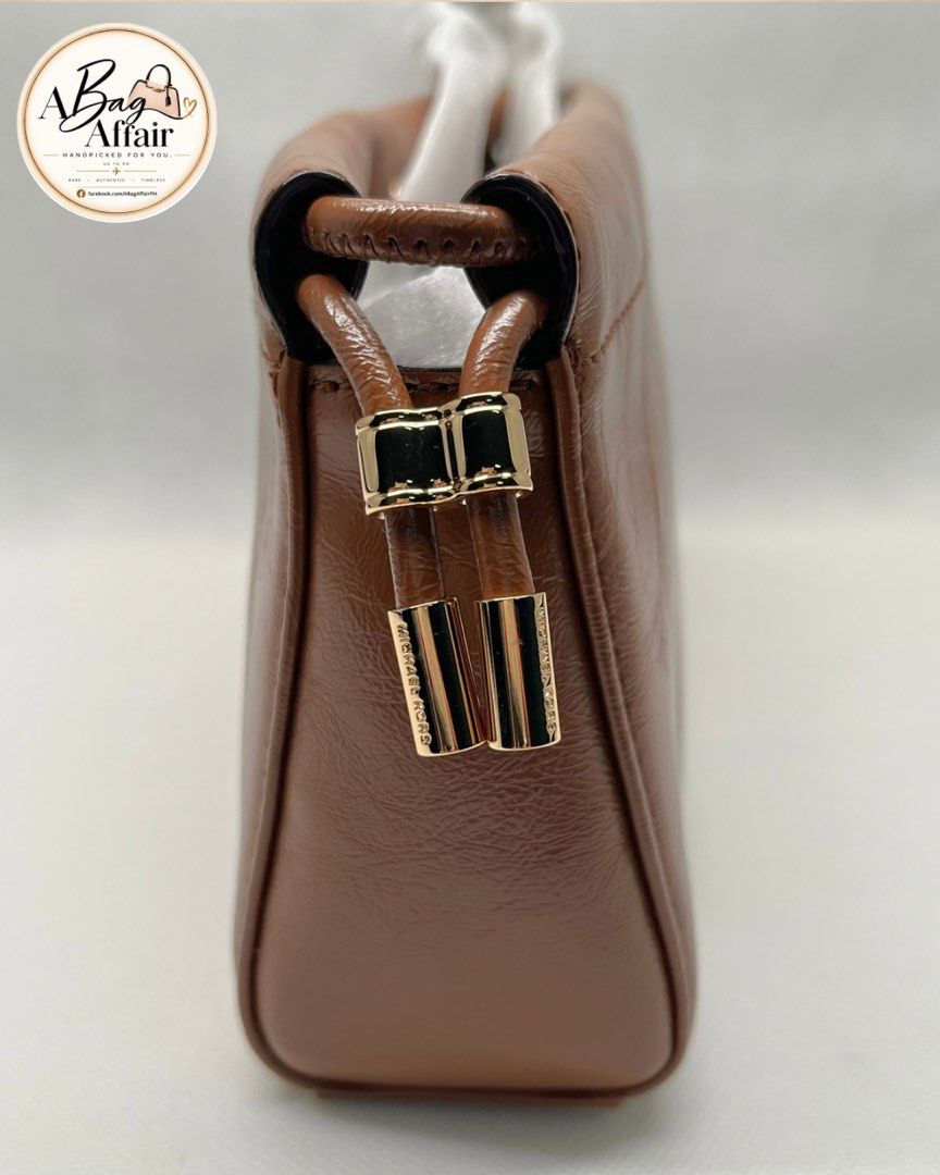 Michael Kors Matilda Small Cinched Crossbody (Category: Luxury Bags & Wallets) located in Caloocan City. Submitted by authenticbags2026 (Listing ID 1468298160, Image 2). Description: Michael Kors Matilda Small Cinched Crossbody Color: Luggage US-SOURCED 🇺🇸 | AVAILABLE ON HAND — NO WAITING, READY TO SHIP 📦 ✨ Brand New ✨ Authentic Michael Kors item ✨ Cinched crossbody silhouette ✨ Gold-tone hardware ✨ Adjustable/detachable strap ✨ Interior back 