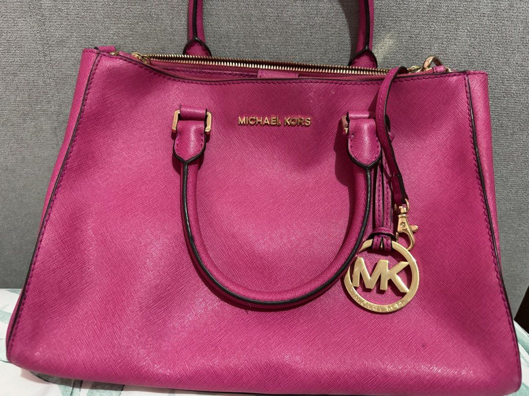 Michael Kors Pink Bag (Category: Luxury Bags & Wallets) located in Makati City. Submitted by chariz509 (Listing ID 1468349865, Image 1). Description: Decluttering with Dust Bag with minor flaws.