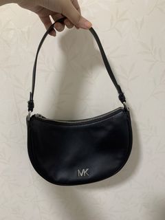 (Category: ) located in . Submitted by FashionFactory (Listing ID 1468369478, Image 1). Description: .
