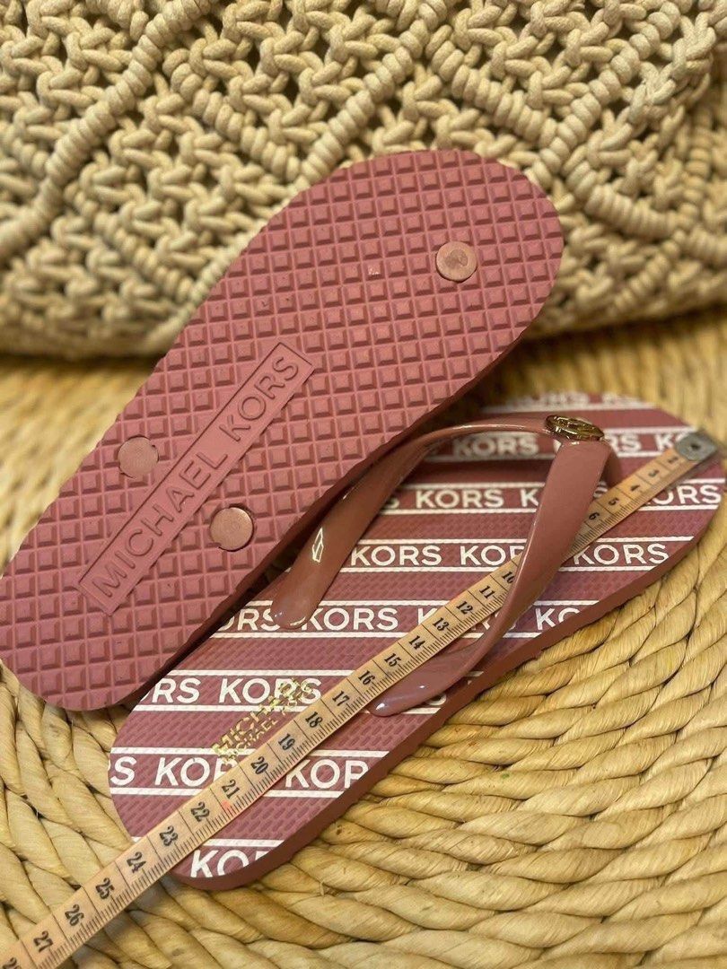 Michael Kors Striped Thong Sandals Size 6 (Category: Flats & Sandals) located in Bulacan. Submitted by brandedforless999 (Listing ID 1468350595, Image 2). Description: 🔴open for unlivideo call with the bag MOP- BDO/BPI/AUB/GCASH ⭕️Pass to those who ask for full details and then leave the message on seen without even saying thank you😊 - Brand: Michael Kors - Style: Flip-flops / sandals - Color: Dusty rose with white striped branding - Accents: S