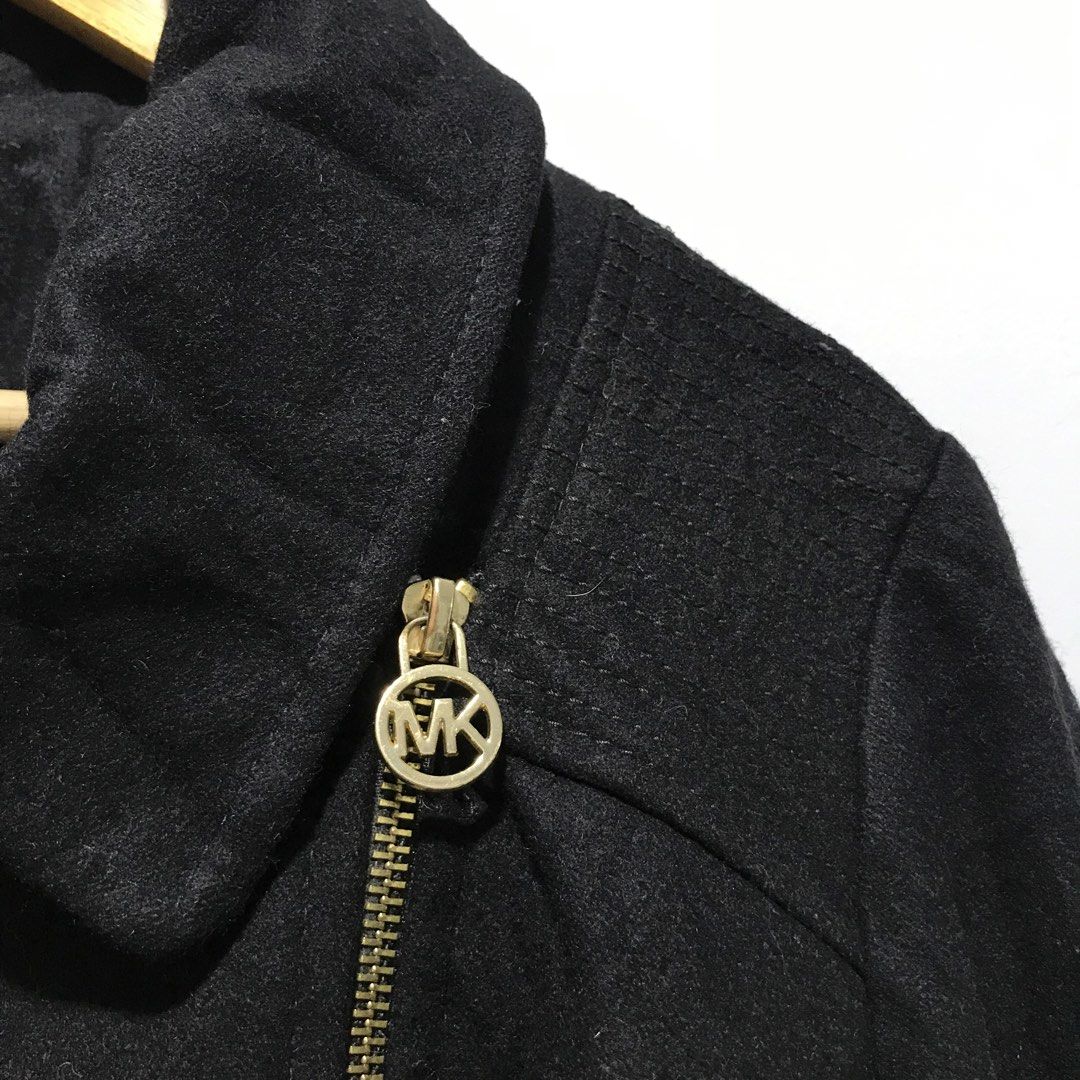 MICHAEL KORS Trench Coat (Category: Coats, Jackets and Outerwear) located in Cavite. Submitted by tanya.valentin (Listing ID 1468392433, Image 3). Description: - 27x37.