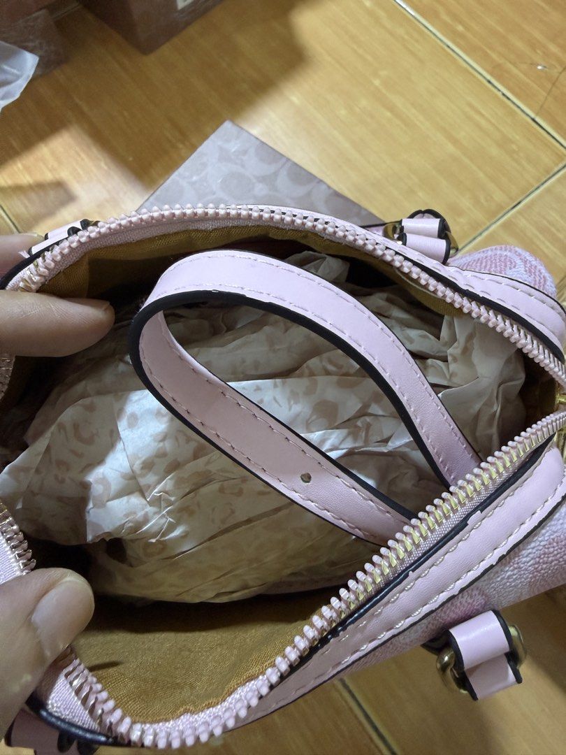 MINI ROWAN SATCHEL BAG (Category: Luxury Bags & Wallets) located in Paranaque City. Submitted by hirahira.co (Listing ID 1468442439, Image 2). Description: .