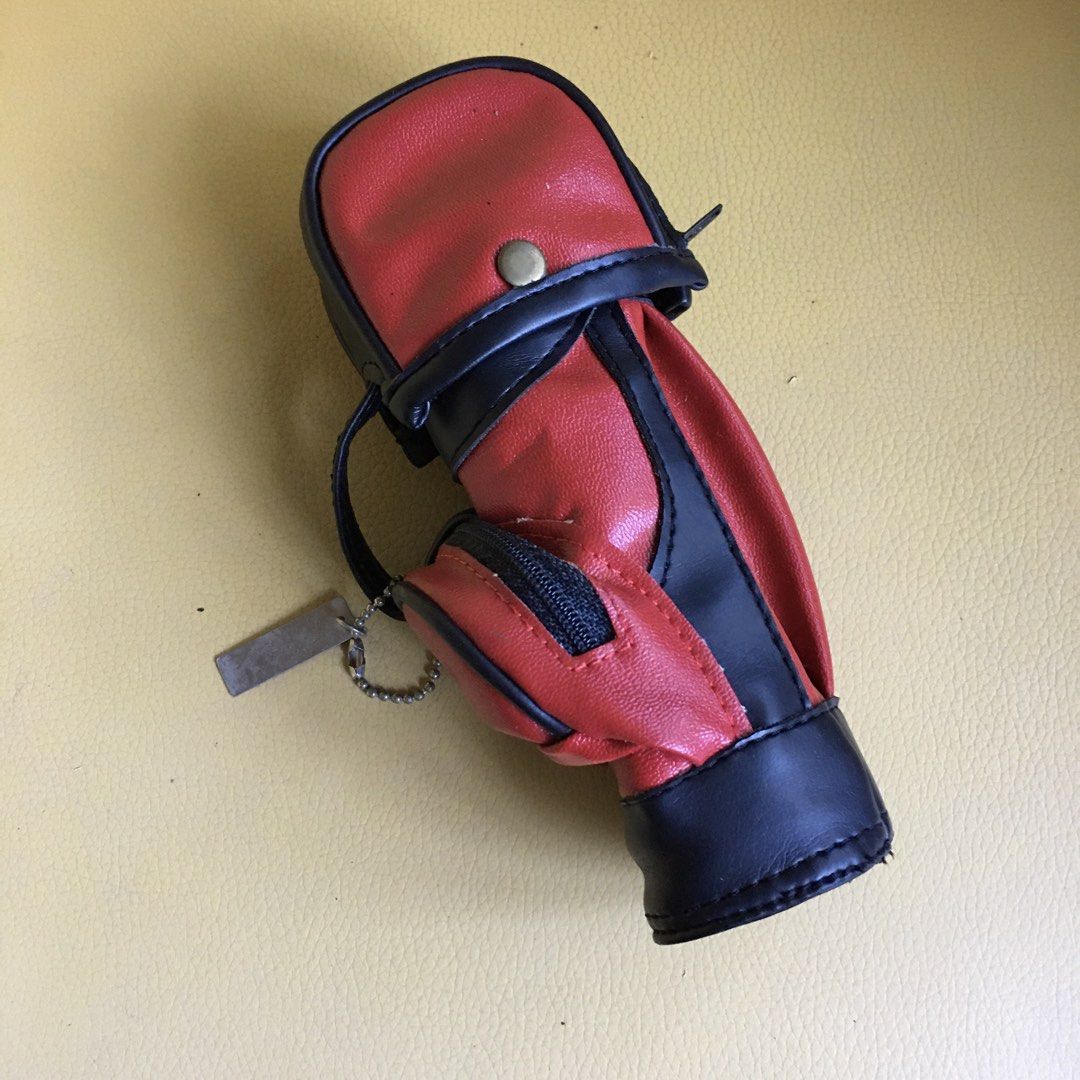 Miniature Golf Bag Accessories Pouch (Category: Other Sports Equipment and Supplies) located in Tarlac. Submitted by greatfindstrlc (Listing ID 1468304231, Image 1). Description: Nice golf pouch for your golf bag. Can store small golf accessories, dureable and unique. Just needs leather cleaner wiping..