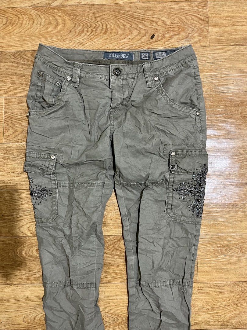 Miss Me y2k cargo pants (Category: Other Bottoms) located in Zamboanga. Submitted by alterramz08 (Listing ID 1468392432, Image 3). Description: Miss Me Y2k cargo pants Size 28-30 Length 35.5 Leg Opening 6 Verygood Condition Issue nasa last pic Price : 800 Pesos !!.