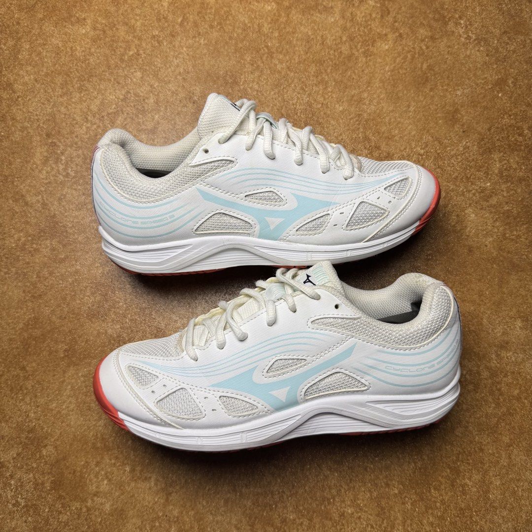 MIZUNO CYCLONE 3 (Category: Sneakers) located in Panabo. Submitted by shoerarefinds (Listing ID 1468303840, Image 1). Description: MÌŽUÑO ÇYĆLÓÑÊ 3 SIZE: CM 24 / EURO 38 / US 8 EXCELLENT CONDITION LOCATION: PANABO CITY, DAVAO DEL NORTE, 8105 2000 FREESHIPPING.