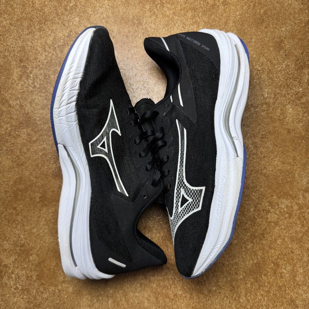 MIZUNO SONIC REBILLION (Category: Sneakers) located in Panabo. Submitted by shoerarefinds (Listing ID 1468285711, Image 3). Description: MÌŽÛNÒ ŚÓÑÌÇ ŘEBÈŁŁÎOÑ SIZE: EU 41 / US 8.5 / 26.5 CM Excellent Condition LOCATION: PANABO CITY, DAVAO DEL NORTE, 8105 1800 FREESHIPPING.