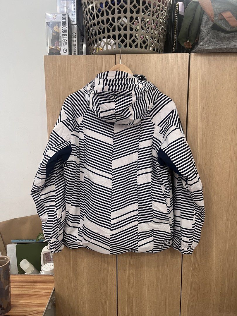 Mizuno Therma Plus Jacket (Category: Coats, Jackets and Outerwear) located in Mandaluyong City. Submitted by tatin_abad07 (Listing ID 1468476335, Image 3). Description: Mizuno Therma Plus Medium, 21x27 Condition: 10/10 ₱780.00.