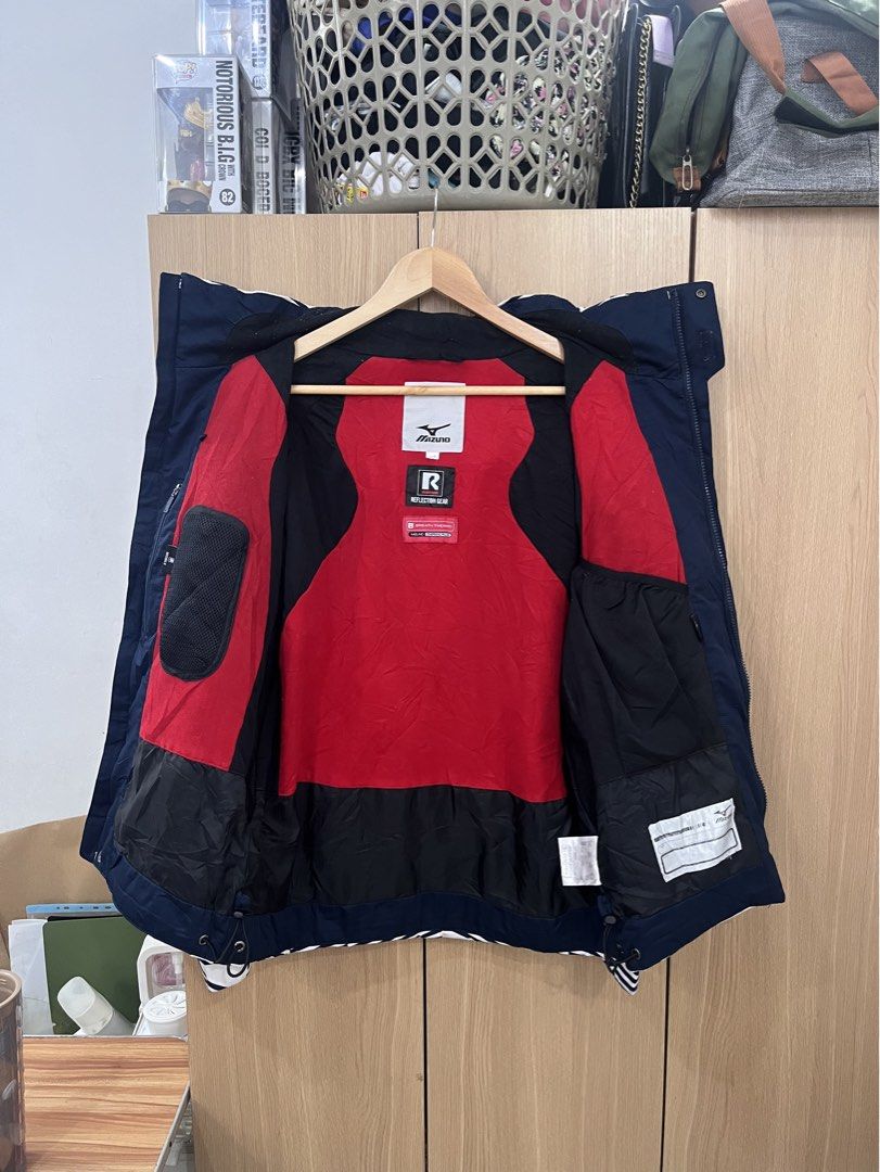 Mizuno Therma Plus Jacket (Category: Coats, Jackets and Outerwear) located in Mandaluyong City. Submitted by tatin_abad07 (Listing ID 1468476335, Image 2). Description: Mizuno Therma Plus Medium, 21x27 Condition: 10/10 ₱780.00.