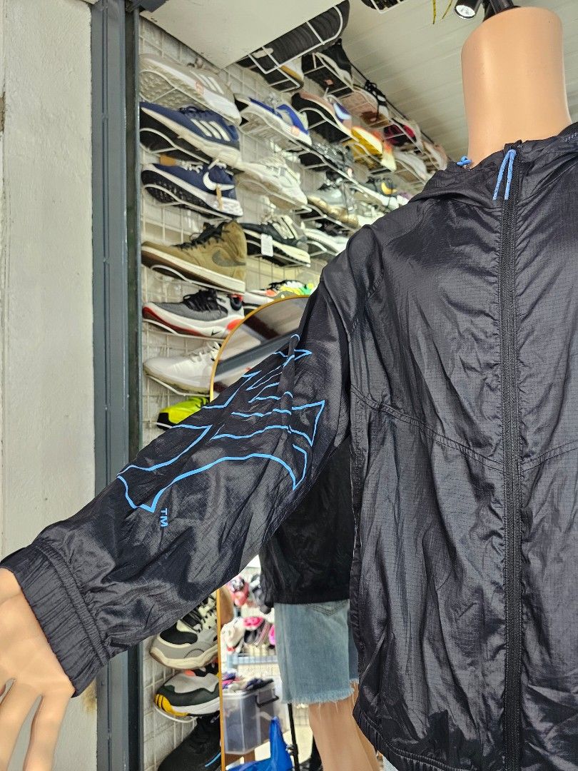 MLB New York Yankees black windbreaker jacket (Category: Coats, Jackets and Outerwear) located in Baguio. Submitted by kayeonlineshop (Listing ID 1468325746, Image 3). Description: -MLB New York Yankees black windbreaker jacket featuring a full-zip closure, an attached hood with blue drawstrings, and blue team branding including the NY logo on the chest and graphic detailing on the sleeve.