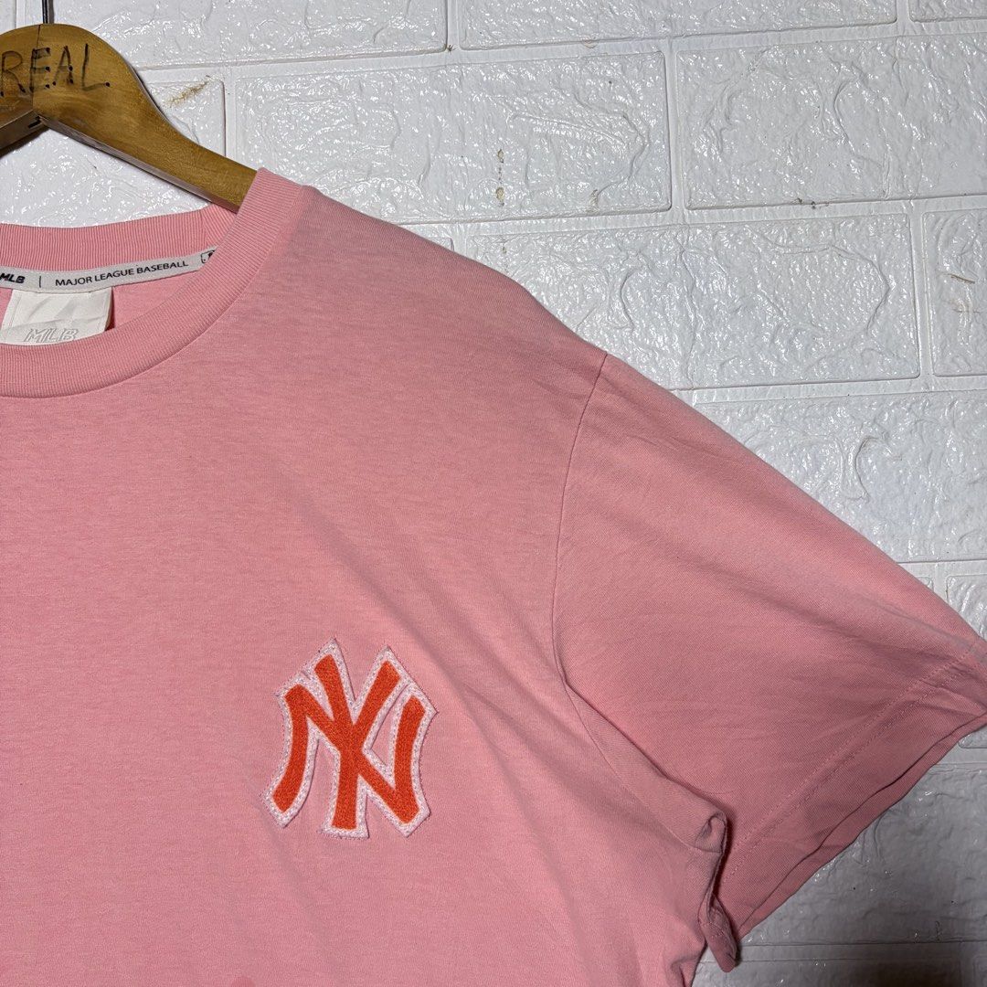 MLB New York Yankees T-Shirt (Category: Tshirts & Polo Shirts ) located in Palompon. Submitted by paulrojas13 (Listing ID 1468299511, Image 2). Description: Size: Medium (on tag) Dimensions: 22 x 29 Condition: As New Color Rate: 9.9/10 Issue: None .