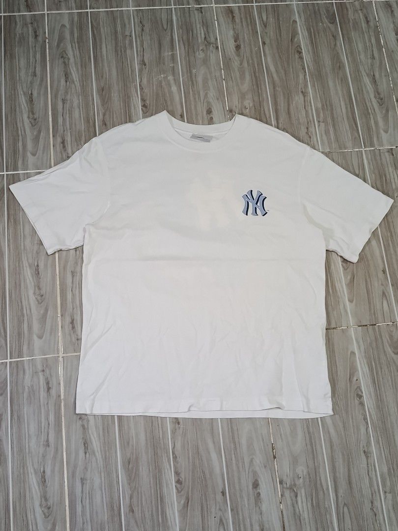 MLB NY YANKEES TSHIRT (freeshipping) (Category: Tshirts & Polo Shirts ) located in Quezon City. Submitted by gyl-stop (Listing ID 1468410321, Image 1). Description: free shipping 21.5 x 26.5 excellent condi cr:9.8/10 issue: none.