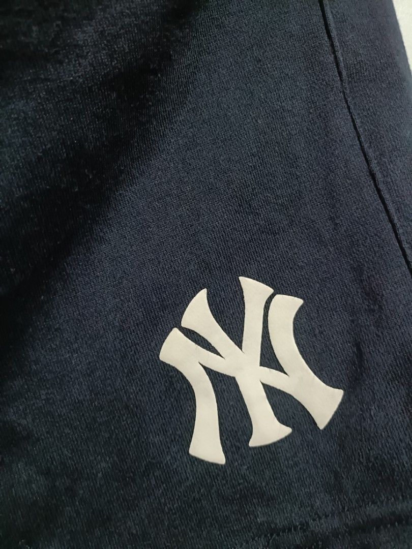 MLB Yankees NY Sweatshort (Category: Shorts) located in Las Pinas. Submitted by bckhood_thrift_store (Listing ID 1468412706, Image 3). Description: MLB Yankees NY Sweatshort (OFF) Size Large Excellent Condition 9/10 Color Rate L 17 x 14 W No issue ₱250 💵 DM ME 📩📩 Laspiñas/Greenhills Loc 📍.