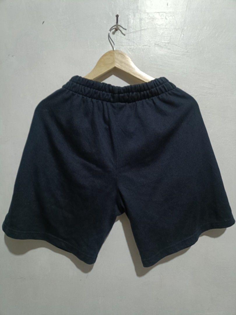 MLB Yankees NY Sweatshort (Category: Shorts) located in Las Pinas. Submitted by bckhood_thrift_store (Listing ID 1468412706, Image 2). Description: MLB Yankees NY Sweatshort (OFF) Size Large Excellent Condition 9/10 Color Rate L 17 x 14 W No issue ₱250 💵 DM ME 📩📩 Laspiñas/Greenhills Loc 📍.
