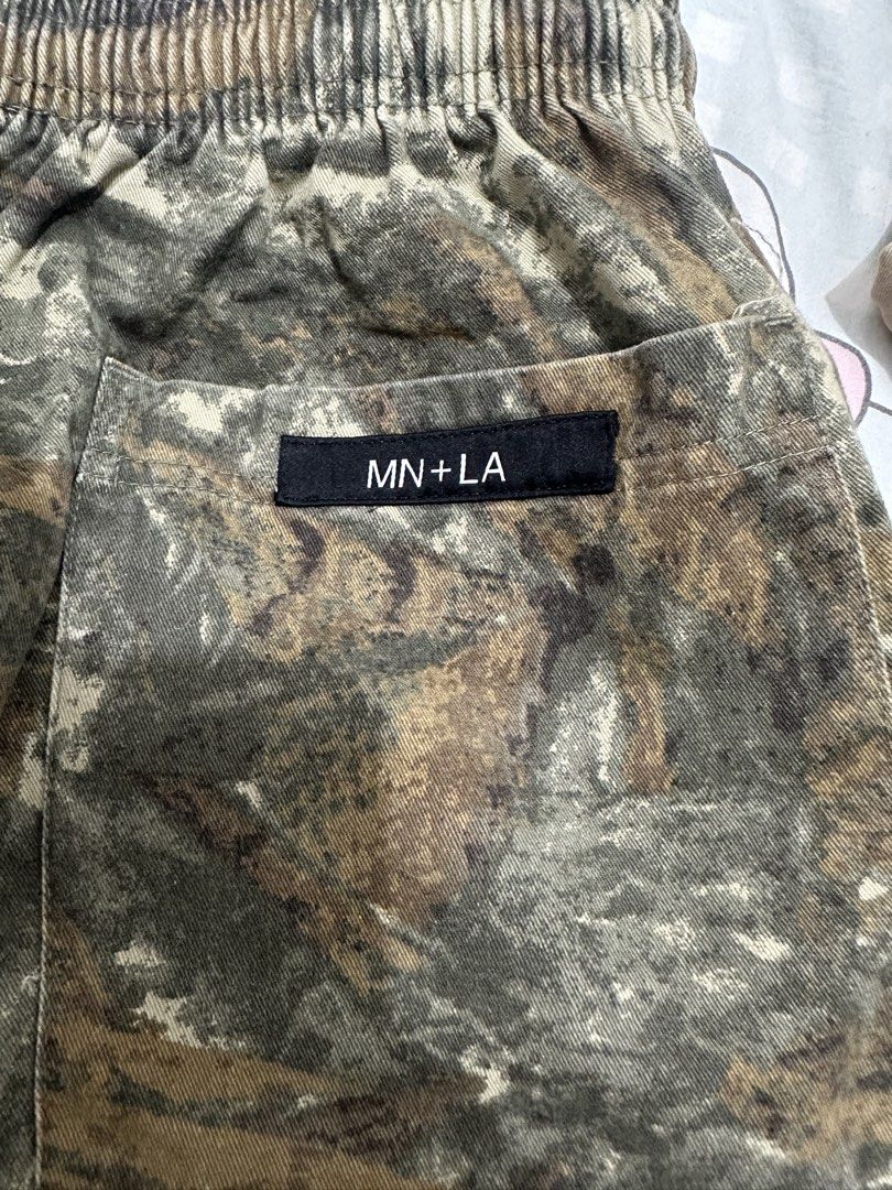 MN + LA Realtree Pants (Category: Trousers) located in Lucena. Submitted by deklutter (Listing ID 1468376053, Image 3). Description: MN + LA Width: 26inches to 32 inches Length: 37 inches Hem: 8 inches Good Condition 💯 J&T shipping.