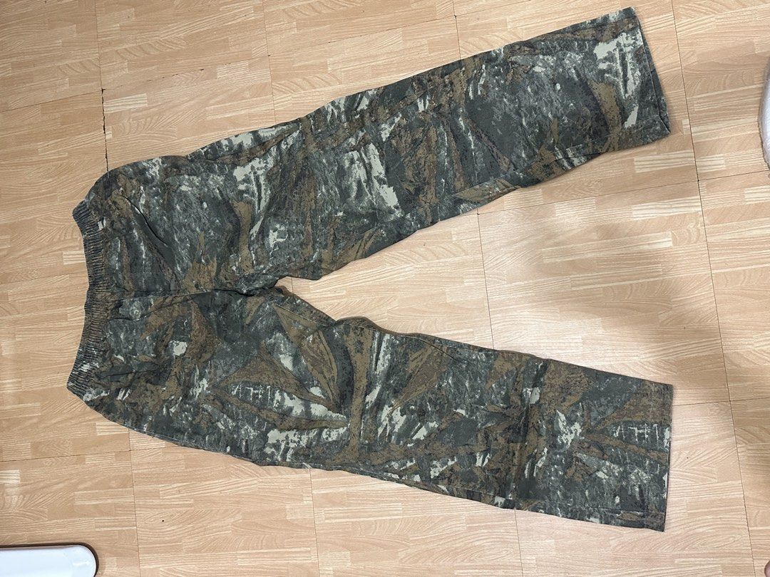 MN + LA Realtree Pants (Category: Trousers) located in Lucena. Submitted by deklutter (Listing ID 1468376053, Image 2). Description: MN + LA Width: 26inches to 32 inches Length: 37 inches Hem: 8 inches Good Condition 💯 J&T shipping.