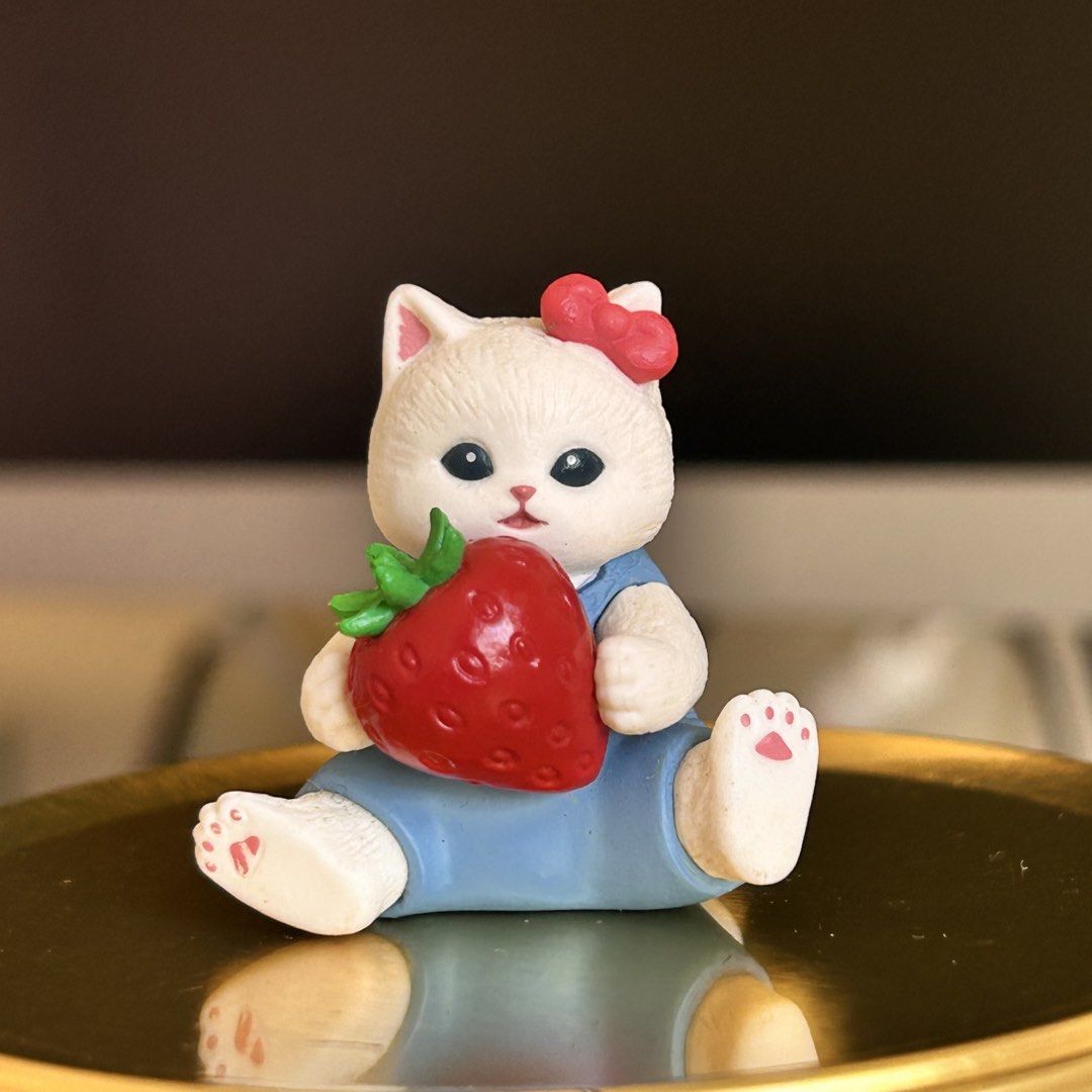 Mofusand x Hello Kitty Strawberry Figure (Category: Figurines & Statues) located in Batangas. Submitted by han.jpg (Listing ID 1468328309, Image 1). Description: - official from Japan - onhand, ready to ship - pay as you mine - MOP: gcash, maribank - MOD: J&T (54 sf within luzon) - location: batangas.