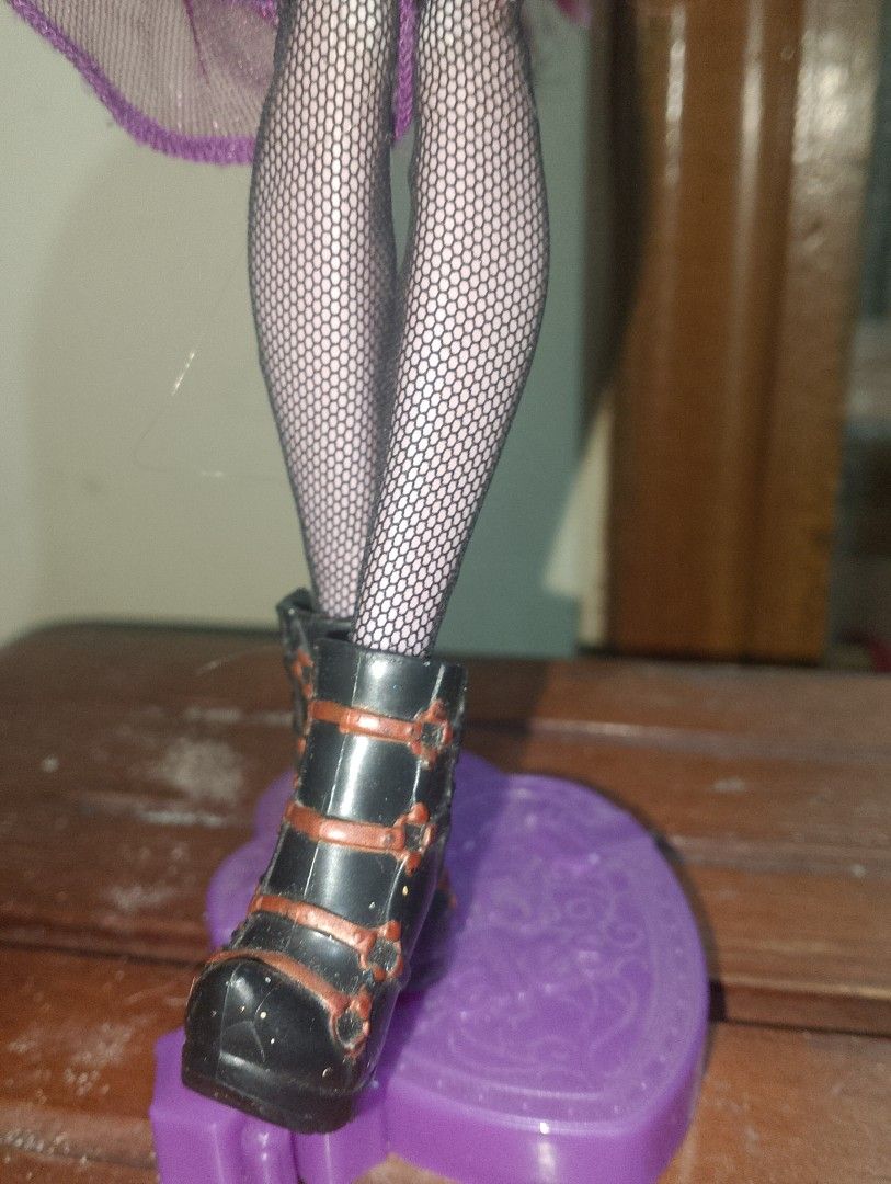 Monster high Draculaura (Category: Kids Toys) located in Talisay. Submitted by zenith_0 (Listing ID 1468459117, Image 3). Description: Welcome to Monster High Draculaura Photo Booth Ghouls -small mark on face.