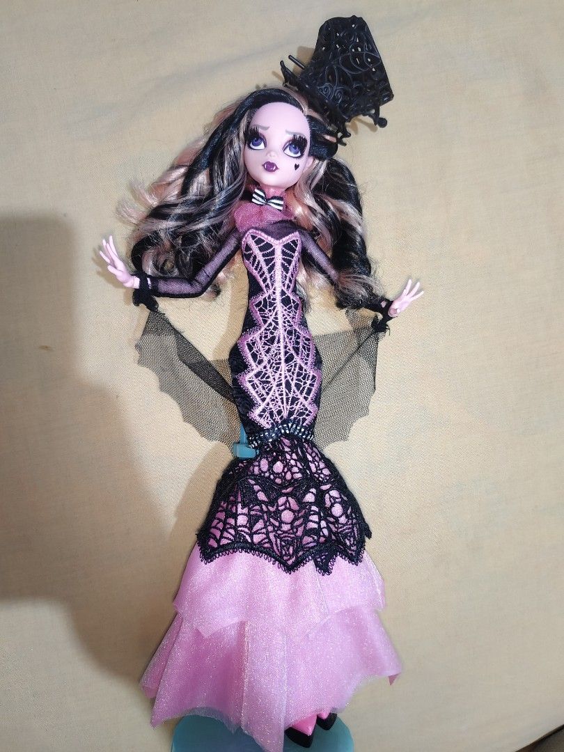 Monster high Limited edition draculaura doll (Category: Kids Toys) located in Bulacan. Submitted by for_ever_after (Listing ID 1468426767, Image 1). Description: .