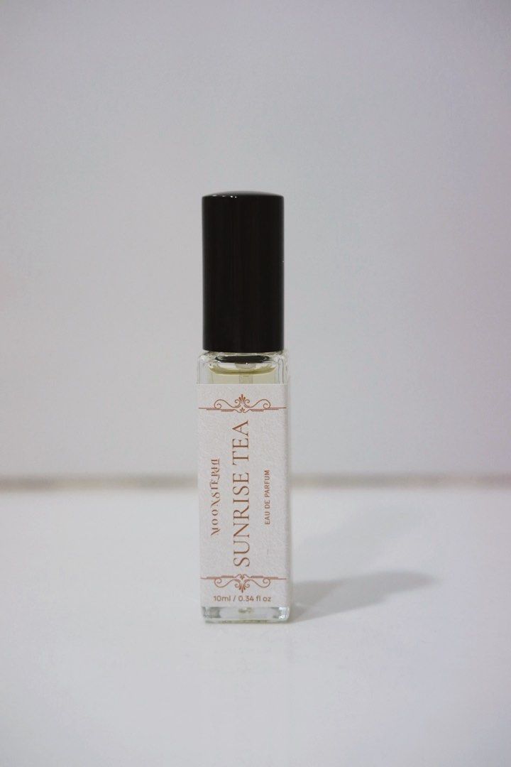Moonsteria Sunrise Tea Eau De Parfum 10ml (Category: Fragrance & Deodorants) located in Quezon City. Submitted by catmomma (Listing ID 1468363082, Image 1). Description: SUNRISE TEA “A morning ritual, where lily of the valley gently eases the heart awake, while peach white tea lingers in a soft, airy warmth. A hopeful reminder that there is always space for unexpected encounters, love and new beginnings.” T: Lilly of Valley, Cotton H: White tea, 