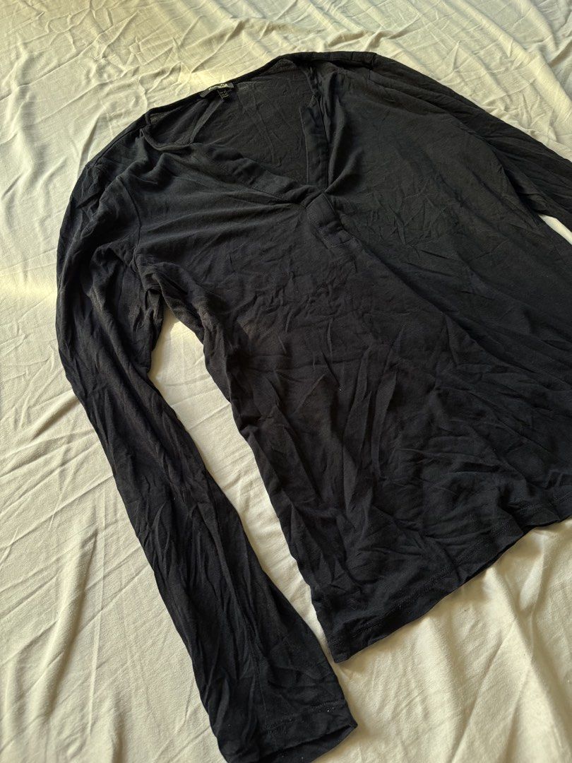 Mossimo Longsleve Women Color Black (Category: Longsleeves) located in Mandaluyong City. Submitted by uol77 (Listing ID 1468346165, Image 2). Description: .
