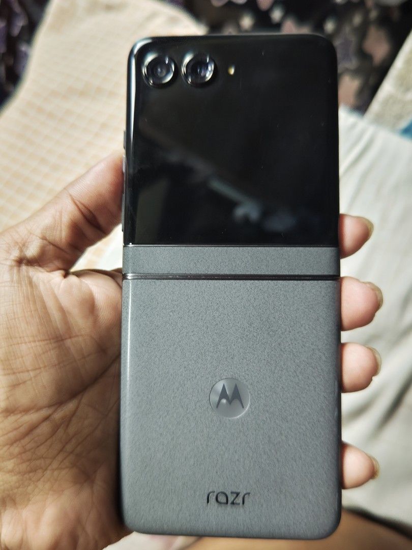 Motorola Razr 50 256GB (Category: Motorola) located in Pasig City. Submitted by elijamf (Listing ID 1468313104, Image 3). Description: Comes With Replacement charger and case Location: Pasig/ Arcovia City MeetUps Friday-Saturday Anytime (Arcovia City) Sunday- Thursday 1PM-3PM One Ayala Makati After Work .