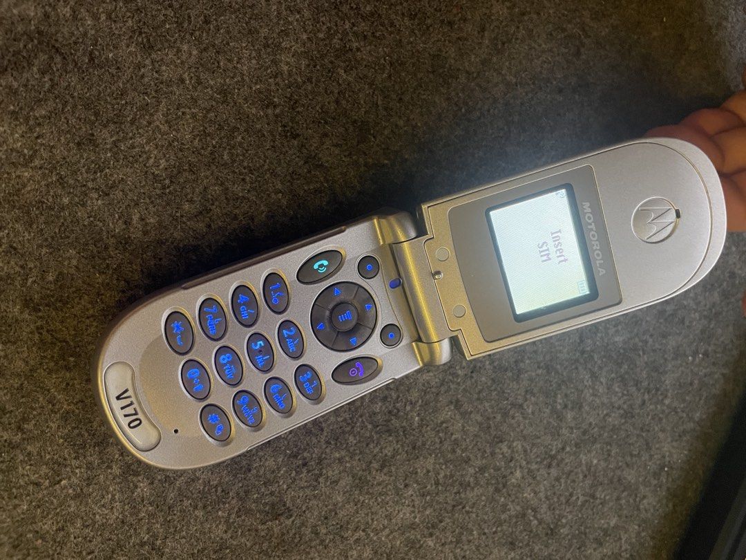 Motorola V170 (Category: Early Generation Mobile Phones) located in Makati City. Submitted by mikleoakira (Listing ID 1468472682, Image 2). Description: - Brand/Model: Motorola V170 flip phone - Color: Classic Silver - Condition: Good vintage condition, powers on and displays correctly - Features: Iconic clamshell design, working illuminated keypad, clear display - Ideal for: Retro tech collectors, nostalgic users, or simple backup phone - Meetup