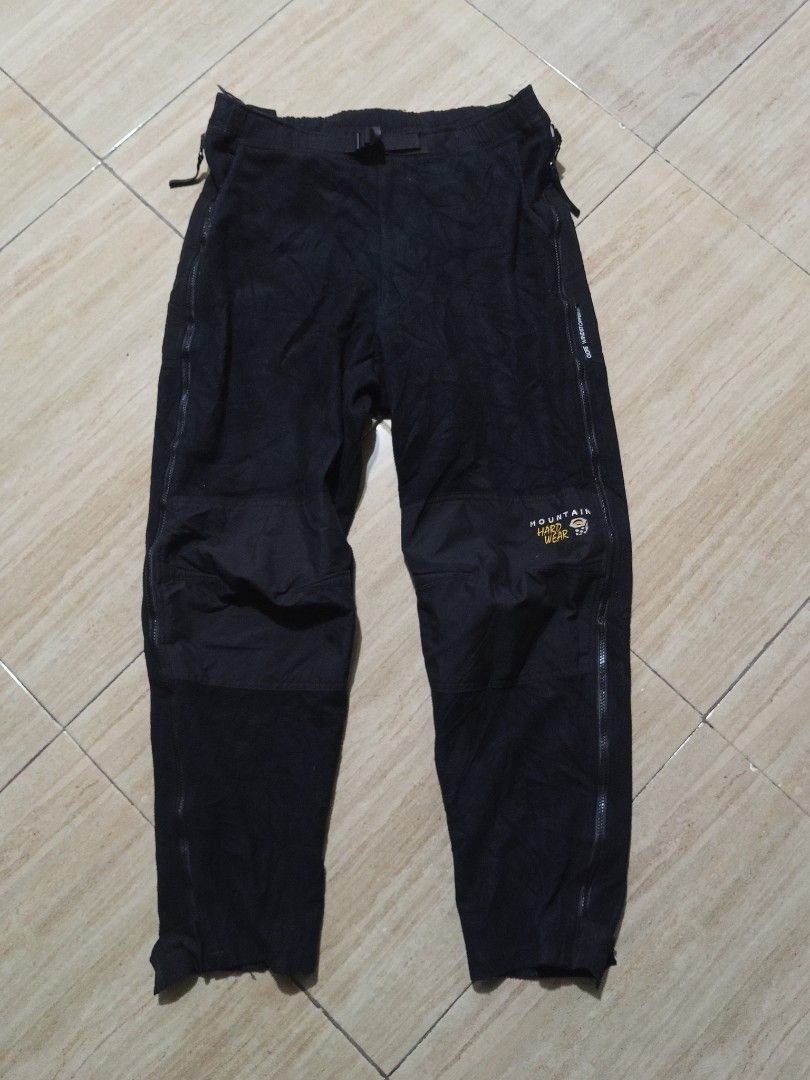 Mountain Hardwear (Category: Swim Trunks & Board Shorts) located in Glan. Submitted by cpaharodde48008 (Listing ID 1468405860, Image 2). Description: Mountain Hardwear MHW Wind Stopper Pants Excellent condition Width - 32-34 x Length - 41 Solid neto mga boss😮‍💨.