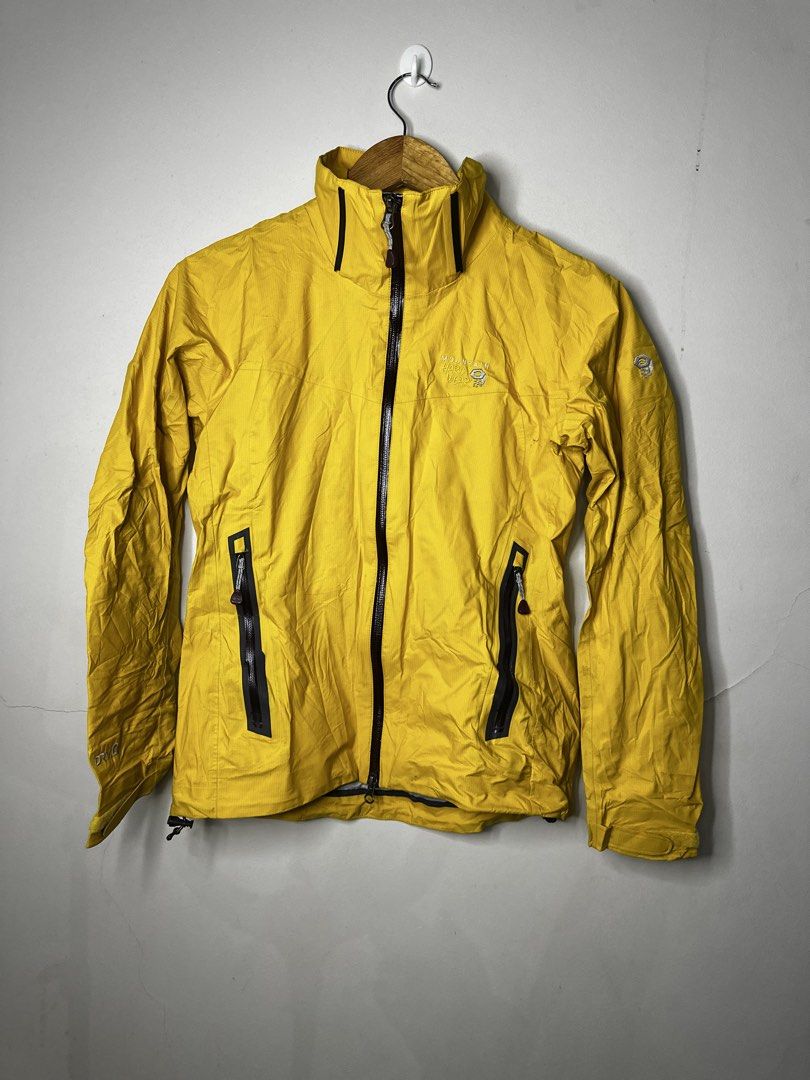 MOUNTAIN HARDWEAR (Category: Coats, Jackets and Outerwear) located in Molave. Submitted by thriftmate13 (Listing ID 1468459269, Image 1). Description: .