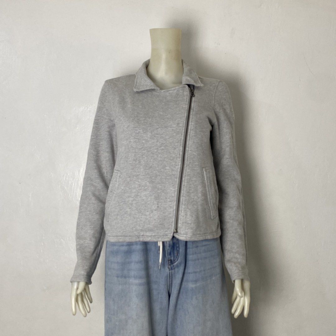 Muji ✨ | Heathered Gray Asymmetrical Zip Moto Jacket (Category: Coats, Jackets and Outerwear) located in Bulacan. Submitted by orc.ph (Listing ID 1468397508, Image 2). Description: Muji ✨ | Heathered Gray Asymmetrical Zip Moto Jacket Material Used: 100% Cotton - Gray -Casual -Streetwear -Asymmetrical Full-Zip -Side Slip Hand Pockets -Funnel Mock Neck ‎-Size: M -Width: 19.5 ‎-Length: 20 ‎ ‎Pristine Condition. No Visible Flaws. Issue: NONE ‎ ‎⚠️Not