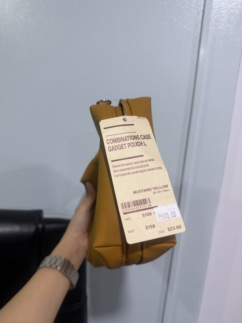 Muji pouch (Category: Purses & Pouches) located in Quezon City. Submitted by destashingmycloset (Listing ID 1468328275, Image 2). Description: .