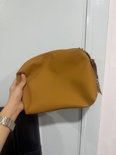 (Category: ) located in . Submitted by destashingmycloset (Listing ID 1468328275, Image 1). Description: .