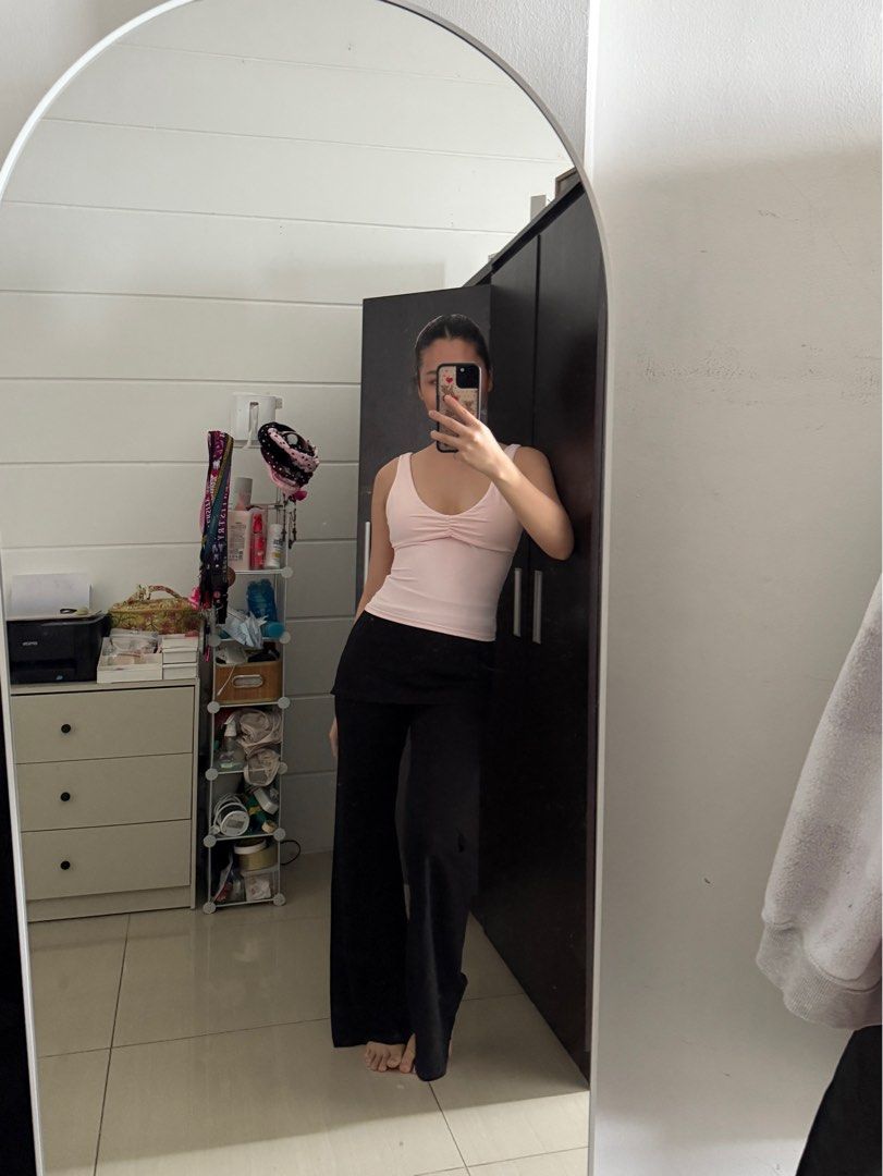 Musera - Yoga/Pilates Top (Category: Others Tops) located in Manila. Submitted by closetoncall.forher (Listing ID 1468396007, Image 2). Description: Used once only rfs: a little big on me.