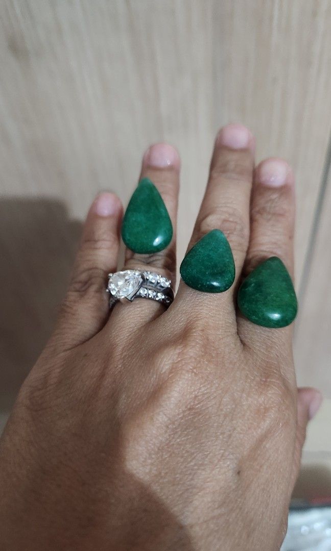 Natural Emerald (Category: Precious Stones) located in Santiago. Submitted by bgoldia (Listing ID 1468440804, Image 3). Description: Natural Emerald (Cabochon) Good for Ring setting or pendant pear cut for statement piece.