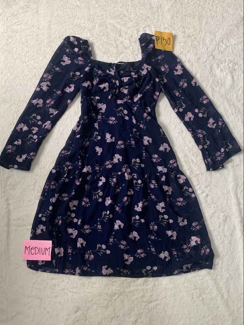 Navy Blue Floral Midi Dress - Medium (Category: Dresses) located in Bacoor. Submitted by justinecb (Listing ID 1468395044, Image 1). Description: Navy Blue Floral Midi Dress - Medium Bnew.