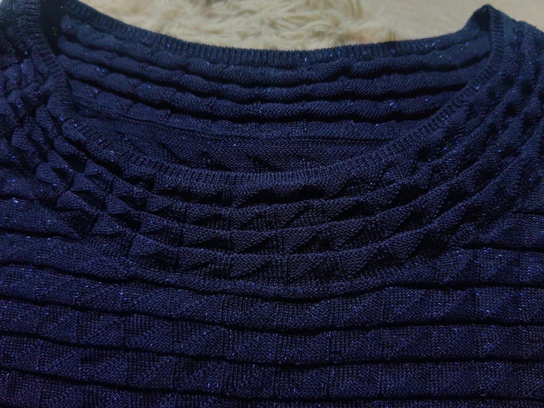 Navy Blue Textured Short Sleeve Knit Top (Category: Blouses) located in Donsol. Submitted by saksthriftavenuebyluckymaria8 (Listing ID 1468461388, Image 3). Description: - Color: Dark blue - Style: Short sleeve knit top with crew neckline and relaxed fit - Details: Subtle horizontal ribbed texture with tiny sparkling threads woven throughout - Versatility: Easy to pair with both jeans and trousers Dark navy textured short-sleeve crewneck top sz L