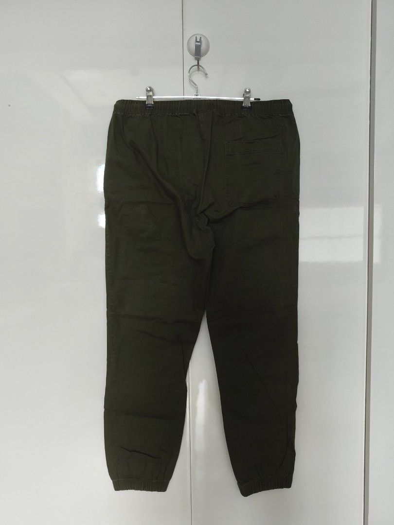 Net Olive Green Chinos Men (Category: Chinos) located in Manila. Submitted by smilefashion08 (Listing ID 1468294673, Image 3). Description: Waist 32-33 Length 38.