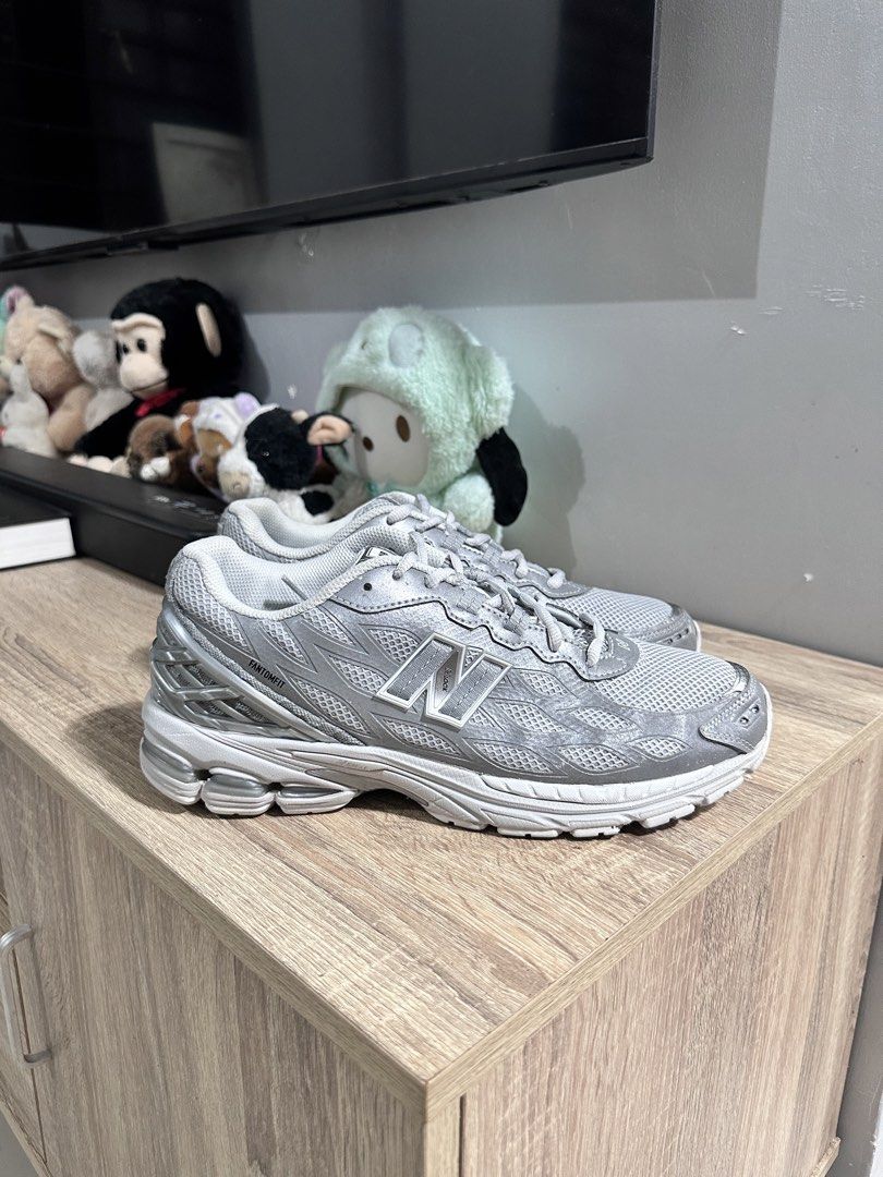 New balance 1906R (Category: Casual Shoes) located in Manila. Submitted by nilodanzcuadra (Listing ID 1468325010, Image 2). Description: Size 10 mens Like new Loc: north caloocan.