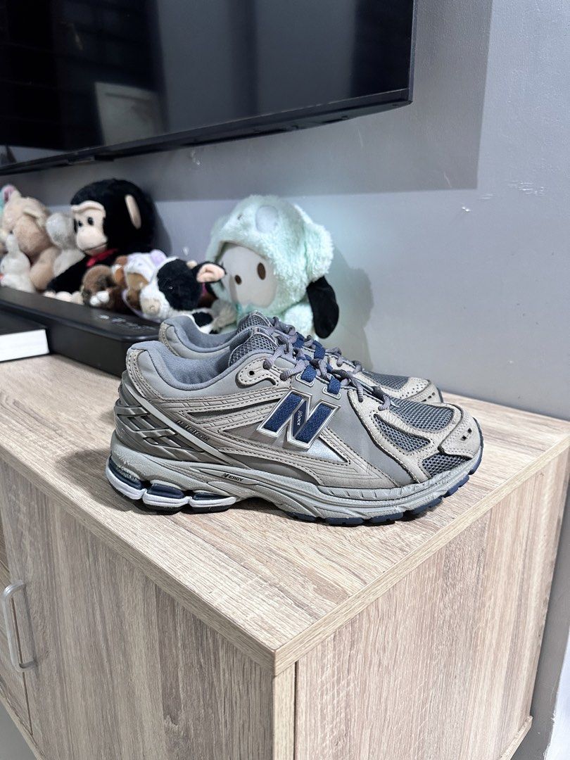 New balance 1906R (Category: Casual Shoes) located in Manila. Submitted by nilodanzcuadra (Listing ID 1468326639, Image 2). Description: Size 8 mens Like new Loc: north caloocan.