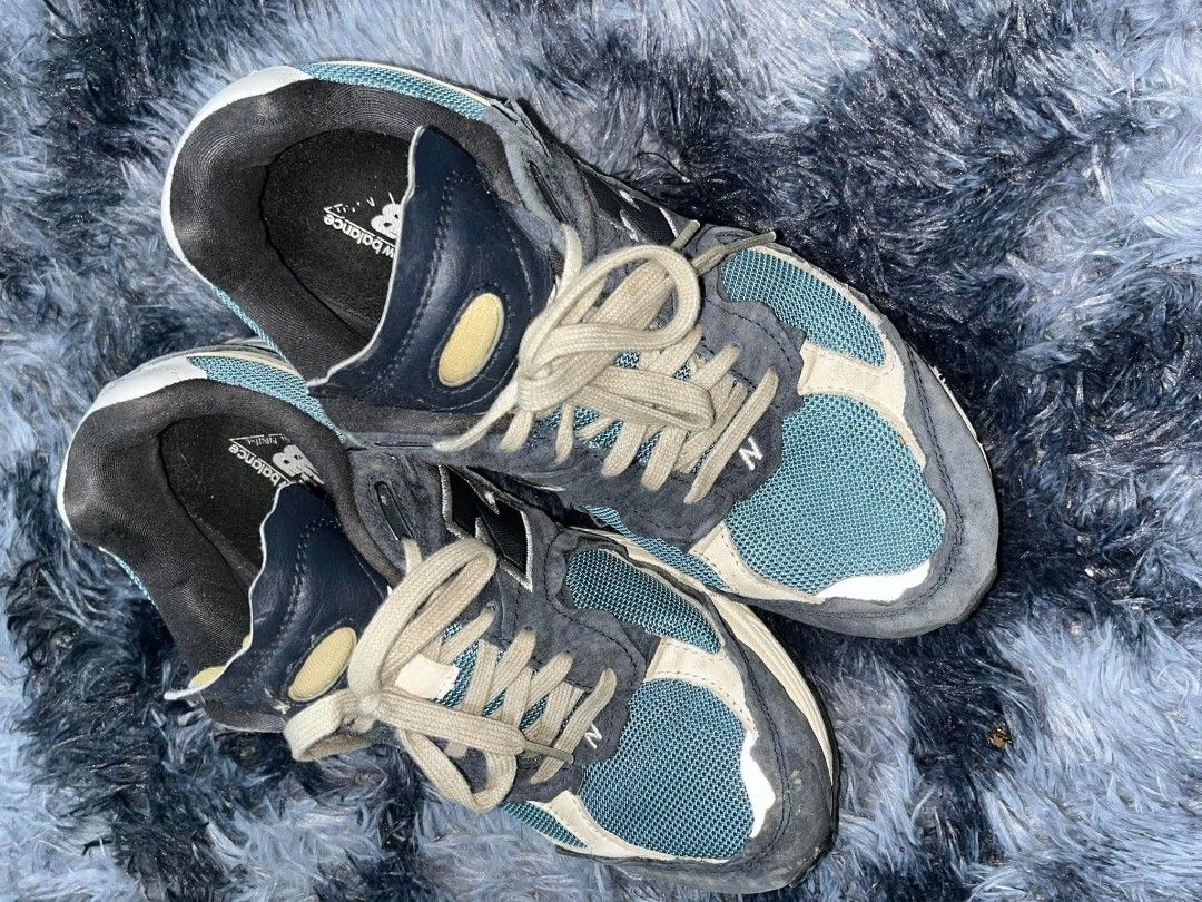 New Balance 2002R Navy Teal Protection Pack (Category: Sneakers) located in Manila. Submitted by thrift_ni_pambiii (Listing ID 1468342833, Image 2). Description: - Model: New Balance 2002R - Colorway: Navy and Teal - Materials: Raw edge suede overlays with breathable mesh underlays - Comfort: ABZORB midsole cushioning for all-day wear - Details: Classic side N logo, beige laces, and vintage-style yellowed collar lining and heel tab - Condition: W
