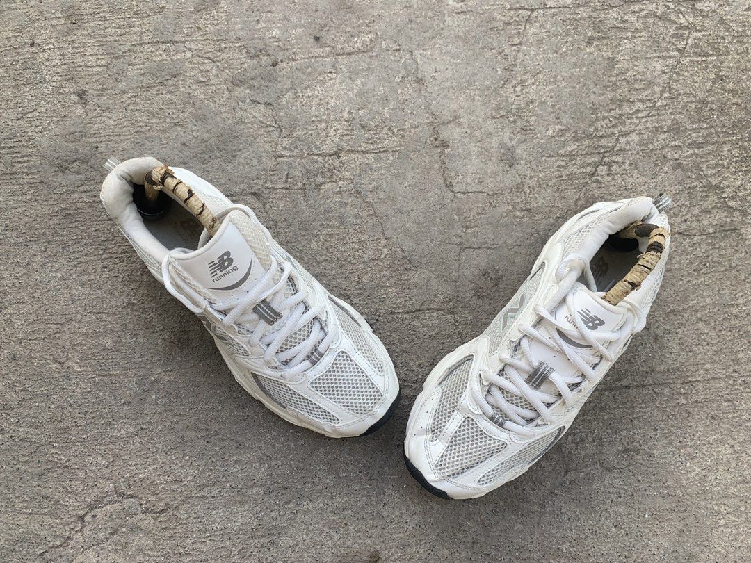 New Balance 530 (Category: Sneakers) located in Sibulan. Submitted by sharlyngra11287 (Listing ID 1468302105, Image 2). Description: Mine: 1,650 pesos🍀 Brand: New Balance 530 Size: 40 Condition: Super minimal sign of usage💗🎀.