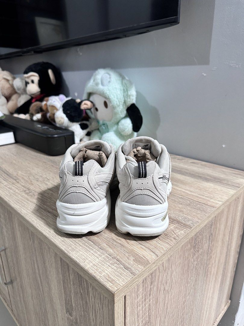 New balance 530 (Category: Sneakers) located in Manila. Submitted by nilodanzcuadra (Listing ID 1468324220, Image 2). Description: 5.5 womens Like new Loc: north caloocan.