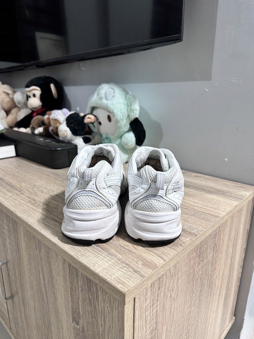 New balance 530 (Category: Casual Shoes) located in Manila. Submitted by nilodanzcuadra (Listing ID 1468324450, Image 2). Description: Size 9 mens Excellent condition Outsoles like new Loc: north caloocan.