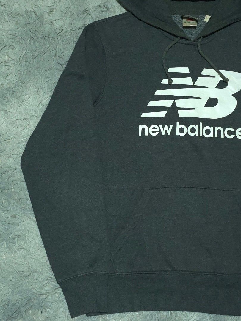 New Balance Gray Hoodie (Category: Hoodies) located in Abulug. Submitted by humanwhosellthings (Listing ID 1468446480, Image 3). Description: ✅️Size: Medium - Large ✅️21W x 26L ✅️Excellent Condition ✅️Sign of usage sa may hood.