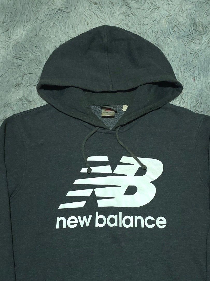 New Balance Gray Hoodie (Category: Hoodies) located in Abulug. Submitted by humanwhosellthings (Listing ID 1468446480, Image 2). Description: ✅️Size: Medium - Large ✅️21W x 26L ✅️Excellent Condition ✅️Sign of usage sa may hood.
